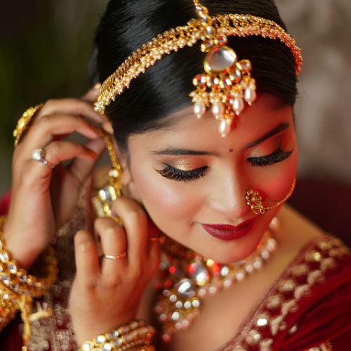 Elegant bridal makeup look by Showstopper by Simran